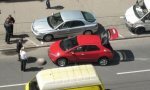 Fun Pic : Steinchen klemmt unter Stoßstange