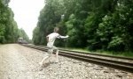 Funny Video : Unfreiwilliger Zug-Sprung-Stunt