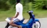 Lustiges Video : Moped Freestyle