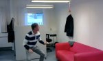Roundhouse Kick im Büro