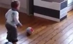 Anderhalbjähriger Fußballgott