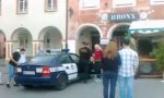 Lustiges Video : Probesitzen im Polizeiauto