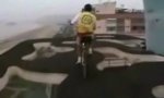 Lustiges Video : Lebensmüde - Fahrradversion