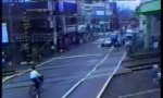 Lustiges Video : Fahrradfahrer vs Schranke