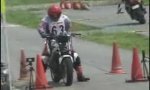 Lustiges Video : Motorradübungsstrecke