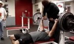 Lustiges Video : Bodybuilder im Unglück