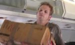 Lustiges Video - Gepäckfach im Flugzeug