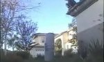Lustiges Video - Sprung vom Dach auf die Tonne