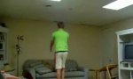 Lustiges Video : Wohnzimmer-Salto