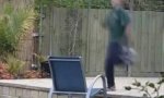 Funny Video - Nüsse prellen mit Gartenstuhl