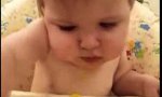 Lustiges Video : Baby vs Mango