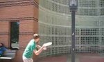 Lustiges Video : Krasser Frisbee-Trick