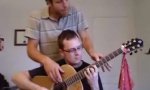 Lustiges Video : Neues Vier-Hand-Gitarrensolo
