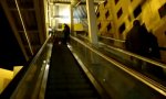 Funny Video - Rolltreppengeländerrutschen