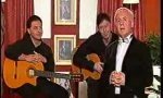 Funny Video : Rondo alla turca - 4 hands, one guitar