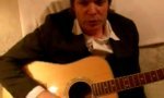 Lustiges Video : Ein-Saiten-Gitarren-Spieler