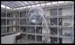 Lustiges Video : Mechanische Luft-Qualle