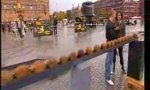 Funny Video : Kokosnuss-Zertrümmer-Weltrekord-Versuch