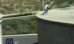 Lustiges Video : Krasser Sprung mit dem Skateboard