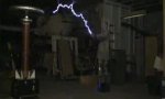 Funny Video : Star Wars Theme mit Tesla-Transformator dirigieren