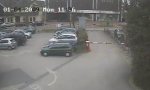 Lustiges Video : Parkplatzschranke mit Langeweile