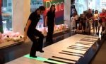 Lustiges Video : Fuß-Piano