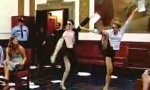 Lustiges Video : Tanzeinlage vorm Scheidungsrichter