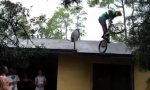 Mit dem BMX-Rad vom Dach