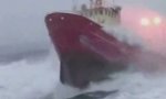 Lustiges Video : Tanker in stürmischer See