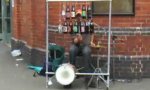 Lustiges Video : Flaschen-Drummer