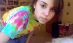 Lustiges Video - Teenager zeigt Muschi vor Webcam!