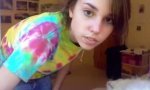Lustiges Video : Teenager zeigt Muschi vor Webcam!
