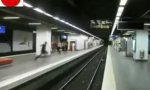 Lustiges Video : U-Bahn-Schacht-Sprung