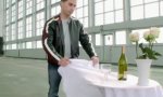 Lustiges Video - Der Trick mit der Tischdecke
